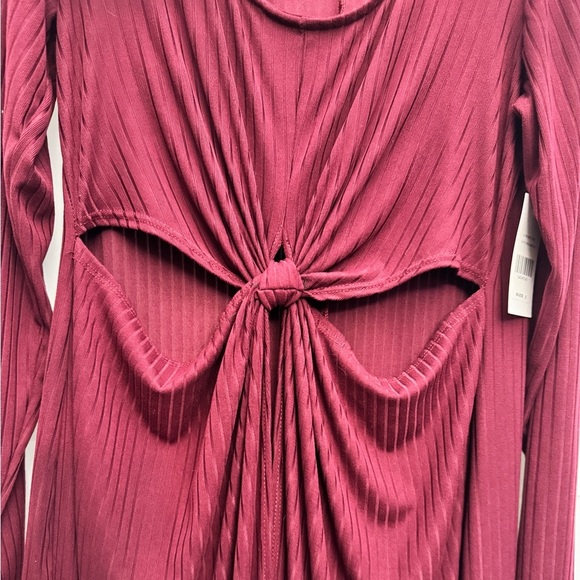 Fashion to Figure Long Sleeve Knot Tunic Dress Burgundy - Picture 4 of 8